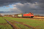 DBC 152 066 mit H-Wagenzug von Brake nach Seelze West als 50764 hier bei Holtorf.