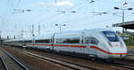 DB Fernverkehr mit ICE 4 Tz 9020 (93 80 0812 020-7 D-DB .....) bei der Durchfahrt Bf. Flughafen Berlin-Schönefeld am 06.09.18