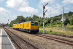Messzug 720 302 / 719 302 von Netz Instandhaltung ausfahrend im Bahnhof Sassnitz.