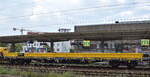 Drehgestell-Flachwagen der DB Netz Instandhaltung mit der Nr. 31 RIV 80 D-DBMP 3945 109-7 Res 677 am 07.06.24 Durchfahrtgleis Bahnhof Berlin Lichtenberg. 