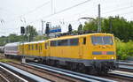 DB Systemtechnik mit der DB Netz AG -Instandsetzung/Maschinenpool, Berlin   111 059-2  (NVR:  91 80 6111 059-2 D-DB ) und dem Fahrwegmesszug GMTZ  726 101  (D-DB 99 80 9560 001-6) und einem IC