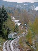 654 040 (VT40) als VBG83112 in Klingenthal, 16.10.09. Der Winter ist da...