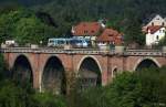 Vogtlandbahn VT 06 Desiro 642 306-4 + 806-3 seit 2008 im Design   Vogtlandzug   als VBG 12963 Zwickau - Cheb, KBS 544 Zwickau - Plauen - Marinsk Lzně, fotografiert auf der Elstertalbrcke bei Jocketa am 29.05.2010  