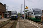 Am 27.05.06 trifft der VT 16 der Vogtlandbahn anlsslich einer Sonderfahrt zur Muskauer Waldeisenbahn in Weiwasser auf den VT 561 der Lausitzbahn.