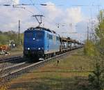 EGP 151 118-7 mit offenen ARS-Autotransportwagen in Fahrtrichtung Süden. Aufgenommen am 28.04.2016 in Eichenberg.