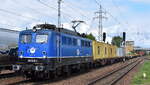 Eisenbahngesellschaft Potsdam mbH, Potsdam (EGP) mit ihrer  140 876-4  (NVR:  91 80 6140 876-4 D-EGP ) und einem Containerzug am 22.04.24 Höhe Bahnhof Schönefeld bei Berlin.