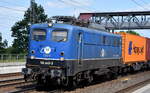 Eisenbahngesellschaft Potsdam mbH, Potsdam (EGP) mit ihrer  140 853-3  (NVR:  91 80 6140 853-3 D-EGP ) und einem Containerzug am 24.06.24 Höhe Bahnhof Saarmund.