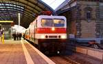 243 822-4 (EBS) fuhr am 16.02.19 den Rennsteigexpress 2.0 von Erfurt nach Berlin-Lichtenberg. Hier ist der Zug in Halle zu sehen.