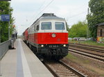 232 245-5 der East West Railways mit einem Lokzug bestehend aus einer BR 362 und 155 141 - 5 bei der Durchfahrt durch Gransee in Richtung Berlin am 18.
