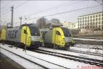 Im Januar 2003 trafen sich zwei FLEX Dispoloks in Hamburg Hbf.
ES 64 U2-099 kam gerade mit einem Zug aus Padborg(DK), whrend ES 64 U2-023 darauf wartet den nchsten Zug nach Flensburg zu ziehen.