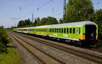 Immer wieder eine willkommene Abwechslung im Einheits-Rot und -Weiß: Flixtrain 1804 Köln - Hamburg bei Düsseldorf-Angermund, 13.5.19. Es führt 193 813.