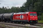 Wieder eine neulackierte 185er der HGK: 185 604-6 schon mit angebrachten HGK-Logos an den Seitenwnden, blitzsauber bei der Durchfahrt von Neuoffingen am 2.August 2008 mit Kesselwagen-Ganzzug am Haken. 