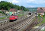 185 584-0 der HGK durchfährt am 20. Mai 2014 solo den Bahnhof Kronach in Richtung Lichtenfels.