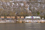 Lokportrait von 159 204 RCM/HHPI  F=ma  mit einem schweren Holzzug bei Karlstadt Richtung Würzburg, 12.02.2021  