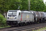 HGB - Hessische Güterbahn GmbH, Buseck [D] mit der AKIEM Lok  187 502-0  [NVR-Nummer: 91 80 6187 502-0 D-AKIEM] und einem Kesselwagenzug am 09.05.23 Vorbeifahrt Bahnhof Dedensen-Gümmer.
