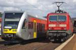 GTW der HLB, der im Auftrag der Cantus zwischen Eichenberg und Kassel Hbf fhrt, dst am haltenden RE nach Halle Saale Hbf, geschoben von 143573-4. Aufgenommen am 31.03.2010 in Hann. Mnden.