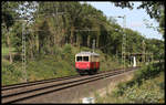 Fast verloren in der Landschaft kommt hier der TWE VT 03 auf der Rollbahn bei Hasbergen daher.