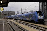 Desiro-HC 2462 008 fährt als RE 9 Augsburg - Ulm in Gleis 25 des Ulmer Hbf ein.