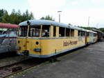 Nur noch die  Außenhaut  ist vom Indus-Messwagen 724 002 - ex 795 471 - geblieben, als die Aufnahme am 25.09.2010 in Hermeskeil bei der Hochwaldbahn entstand.