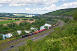 193 856 MRCE/boxxpress mit einem Containerzug bei Himmelstadt Richtung Würzburg, 01.08.2019