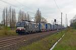 193 710 schleppte am 18.04.23 einen LKW-Walther-KLV durch Brehna Richtung Bitterfeld.