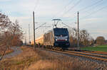 187 101 der MRCE führte am 17.12.23 einen Kesselwagenzug durch Wittenberg-Labetz Richtung Falkenberg(E).