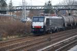 HOHEN NEUENDORF (Landkreis Oberhavel), 05.12.2009, MRCE-dispolok ES 64 F4 - 212 auf Vorbeifahrt am S-Bahnhof Bergfelde (Berliner S-Bahnlinie S8)