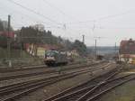 182 514 der MRCE durchfährt am 03. Januar 2014 solo den Kronacher Bahnhof in Richtung Lichtenfels.