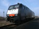 Direkt am Bahnsteig in Mukran Mitte stand,am 01.März 2014,die MRCE ES64F-840.