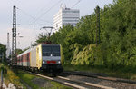 ES 64 F4-015 wurde mit einem in Düsseldorf beginnenden Autoreisezug auf der linken Rheinstrecke fotografiert.