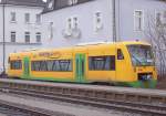 RegioShuttle RS1 (DB-BR 650) VT 40 der neuen Oberpfalzbahn am 27.11.2004 abfahrbereit im Bahnhof Cham / Oberpfalz nach Ktzing.