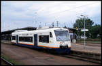 VT 516 der OSB fährt hier am 14.8.1999 um 15.23 Uhr nach Hausach ab. Die als Ortenau S Bahn bezeichneten Fahrzeuge gehörten schon damals als Tochter Gesellschaft zur SWEG.