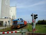 V103 der SWEG mit Gterwagen in Riegel am Kaiserstuhl,  Sept.2009