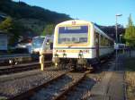 SWEG VT 125 der Achertalbahn steht am Abend des 30.05.11 in seinem Heimatbahnhof Ottenhfen im Schwarzwald.Daneben sind vier Regio-Shuttle der OSB eingefahren.