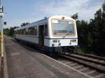 Der VT 125 der SWEG Ottenhfen steht am Nachmittag des 23.08.12 mit frischer Lackierung im Bahnhof von Achern.In krze wird er sich wieder auf den Weg ins Achertal machen.