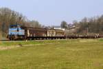 SWEG V103 mit ihrem Gterzug von Breisach nach Freiburg am Riegeler Michaelsberg. Kurz darauf schloss sich die Wolkendecke und die Sonne war weg. Aufgenommen am 04.04.2013