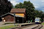 VT 507 verlässt am 25.07.2015 den Bahnhof Zell am Harmersbach in Richtung Oberharmersbach