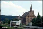 Waibstadt am 10.7.1991: Um 15.53 Uhr kommt der SWEG VT 121 nach Meckesheim.
