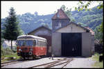 WEG Triebwagen VT 24 rangiert hier am 27.5.1990 am Endpunkt der Kochertalbahn in Ohrnberg.