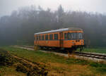 Eine Nebenbahn im Nebel soll eine überaus besondere Erfahrung sein... T 05 der WEG-Nebenbahn Amstetten-Gerstetten bei langsamer Fahrt zwischen Schalkstetten und Stubersheim, 02.11.1984