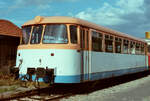 Vor dem Weissacher Depot der Strohgäubahn waren früher zahlreiche Schienenbusse abgestellt, von denen nicht sicher war, was mit ihnen geschehen würde, so auch der VM 110 (MAN).  