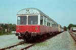 Das ist der einst so stolze  MAK der Kiel-Schönberger Eisenbahn (VT 80), der in Weissach bei der Strohgäubahn als T 80 WNB nur abgestellt und dort nie gefahren wurde (Sommer 1983) 