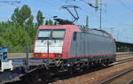 Einen enormen Bedarf an Drehstrom-Lokomotiven hat nach wie vor HSL, hier mal wieder mit einer ehemaligen Crossrail Lok in ihrer alten Original-Farbe, hier  185 592-3  [NVR-Number: 91 80 6185 592-3