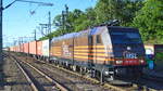 HSL  185 601-2  [NVR-Number: 91 80 6185 601-2 D-BRLL] mit Containerzug am 30.06.18 Bf.