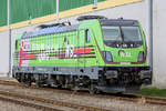 Abgestellte AKIEM HSL Lok 187 505 im Nordhafen von Stralsund.