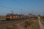 187 535-0 der HSL mit einem Autozug westwärts in Niederndodeleben. Fotografiert am 28.03.2022