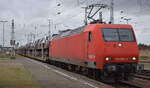 HSL Logistik GmbH, Hamburg [D] mit der angemieteten BRLL Lok  145 092-3  [NVR-Nummer: 91 80 6145 092-3 D-BRLL] verlässt den BLG-Stützpunkt Falkenberg/Elster mit einem PKW-Transportzug