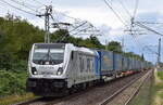HSL Logistik GmbH, Hamburg [D] mit der Railpool Lok  187 307-4  [NVR-Nummer: 91 80 6187 307-4 D-Rpool] und  einem KLV-Zug aus Rostock Seehafen am 04.07.24 Höhe Bahnhof Berlin-Hohenschönhausen.