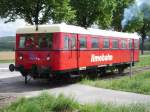 DT 511 (Wismarer Schienenbus) der Ilmebahn GmbH am 12.05.2012 bei der Abschiedsfahrt des Vereins Einbecker Eisenbahnfreunde zum Strecken-Endpunkt Juliusmhle (die letzten 3 km der Strecke werden kurz nach dieser Fahrt abgebaut).