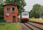 285 107-9 (ITL) fuhr am 14.07.17 einen Schotterzug von Strassgräbchen Bernsdorf nach Greiz.
Hier umfährt die Lok in Weischlitz den Zug.

